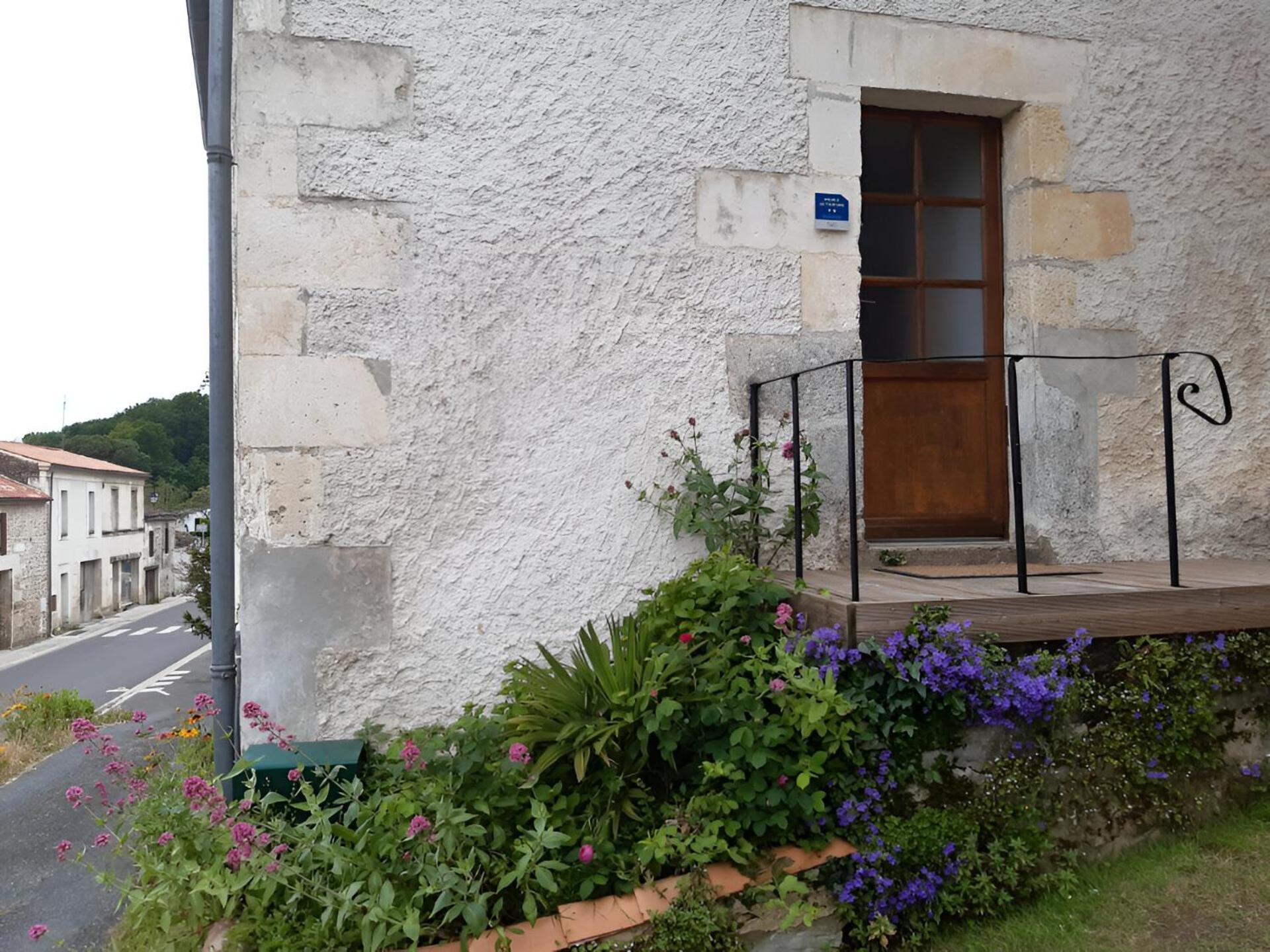 Des Bujours Holiday home Saint-Bris-des-Bois